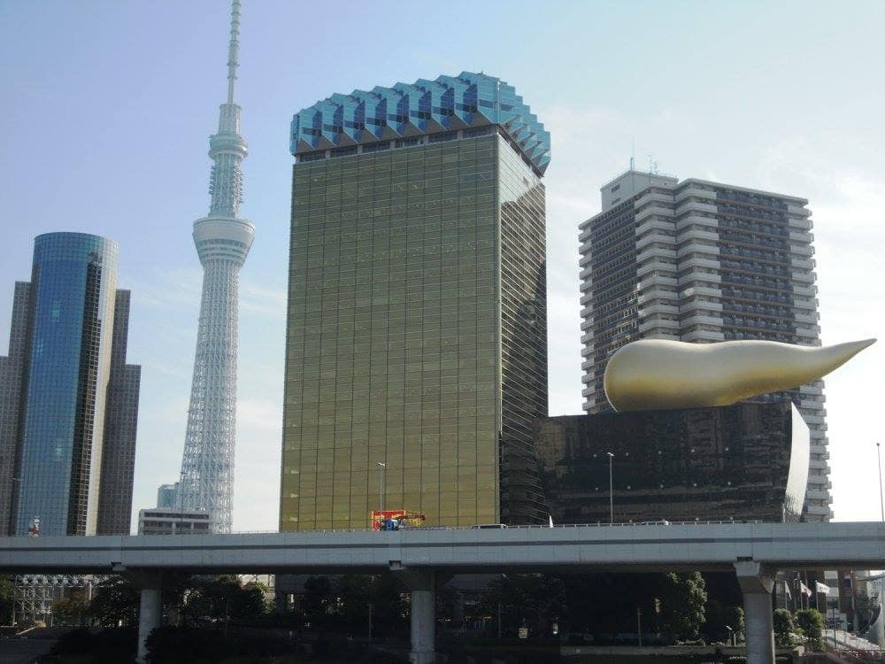 Edifici Asahi Beer Hall i la seva flama daurada a Tòquio