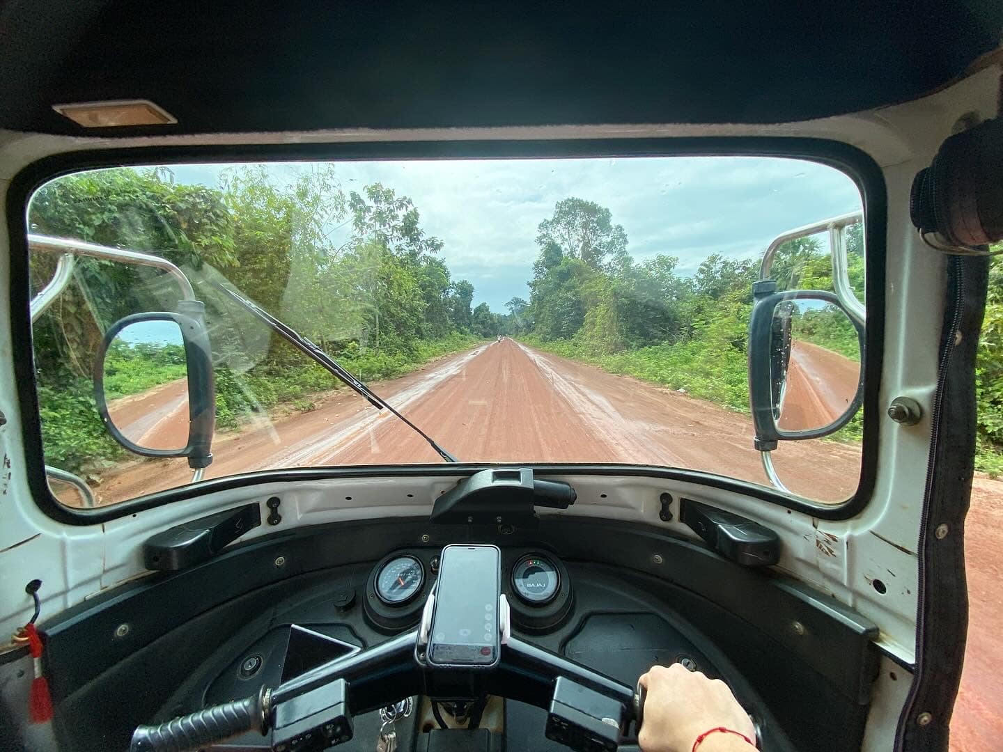 Conduint un tuk-tuk pel Parc Arqueològic d’Angkor – Què fer a Siem Reap