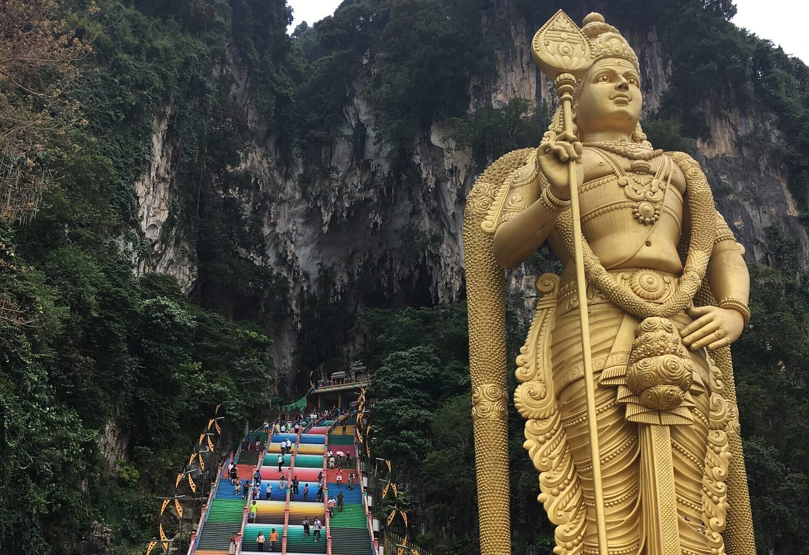 Estàtua daurada de Murugan a les Batu Caves, Kuala Lumpur.