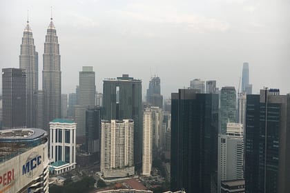 Vista panoràmica de les Torres Petronas amb l’skyline de Kuala Lumpur, ideal per una ruta de Kuala Lumpur en un dia