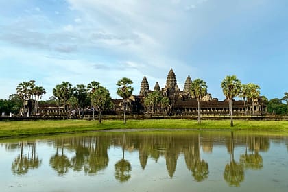 Reflexos d’Angkor Wat a l’estany al capvespre – Què fer a Siem Reap