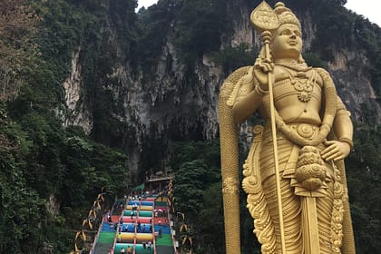 Estàtua daurada de Murugan a les Batu Caves, Kuala Lumpur.