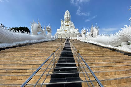 Estàtua gegant de Guan Yin al Wat Huay Pla Kung, Chiang Rai, Tailàndia