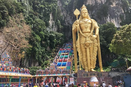 Estàtua daurada de Murugan a les Batu Caves, Kuala Lumpur.