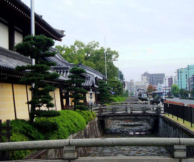 Exterior de l’Higashi Hongan‑ji al matí