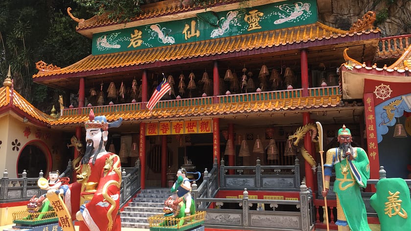 Figures colorides al Ling Sen Tong Temple d’Ipoh – Què fer a Ipoh en un dia