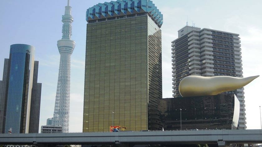 Edifici Asahi Beer Hall i la seva flama daurada a Tòquio