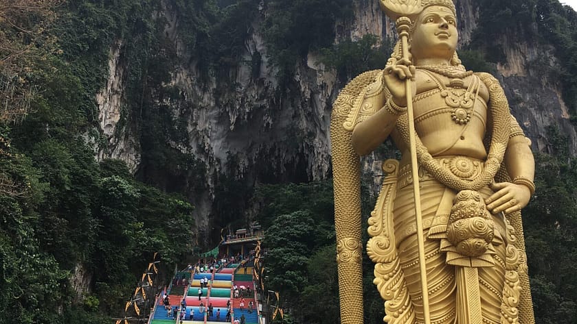 Estàtua daurada de Murugan a les Batu Caves, Kuala Lumpur.