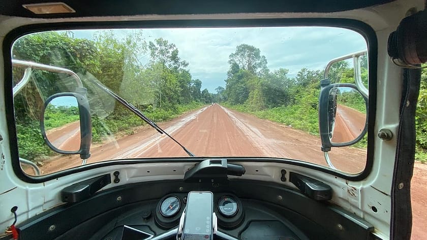 Conduint un tuk-tuk pel Parc Arqueològic d’Angkor – Què fer a Siem Reap
