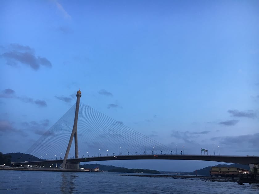 El pont Sultan Haji Omar Ali Saifuddien connectant Bandar Seri Begawan amb Temburong