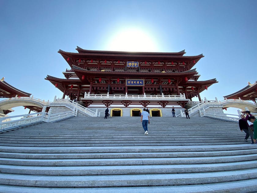 Edifici principal del parc Tang Paradise a Xi’an, amb arquitectura tradicional de la dinastia Tang