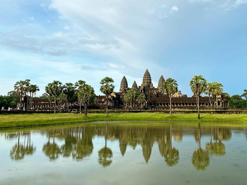 Reflexos d’Angkor Wat a l’estany al capvespre – Què fer a Siem Reap
