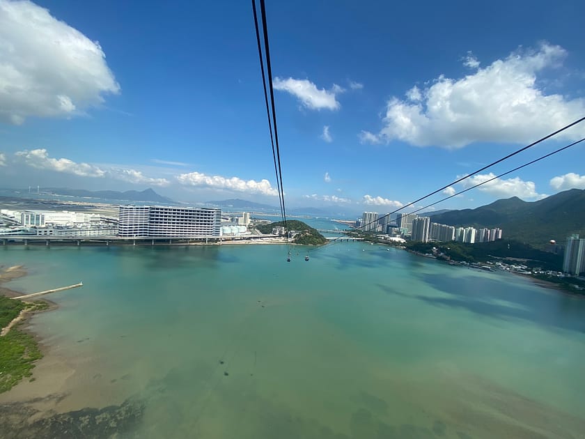 Vistes des del telecabina Ngong Ping 360 tornant cap a Tung Chung