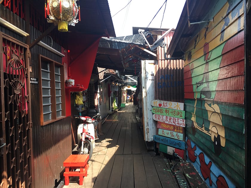 Cases flotants i passarel·la de fusta al Chew Jetty de George Town