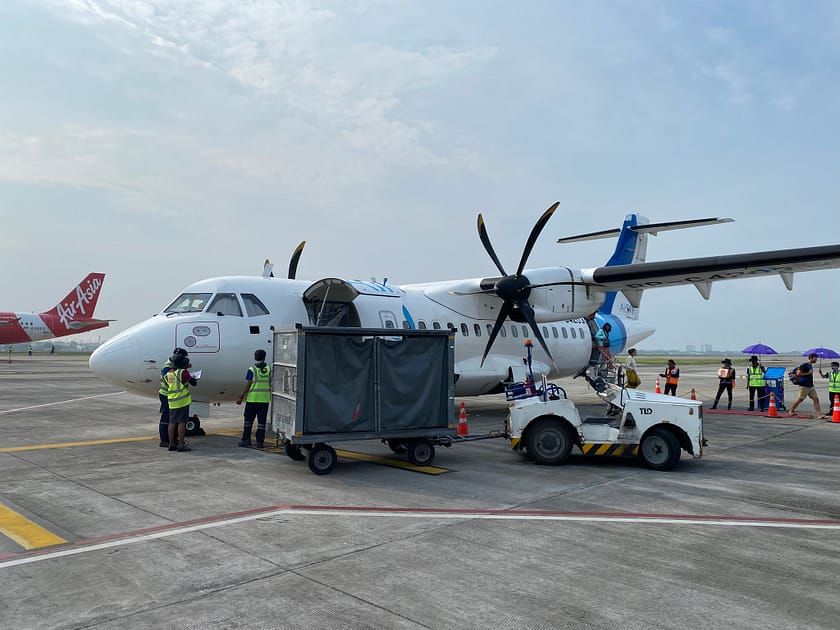 Petit avió sobrevolant les illes filipines en el trajecte entre El Nido i Bantayan, una alternativa per qui busca com anar a Bantayan