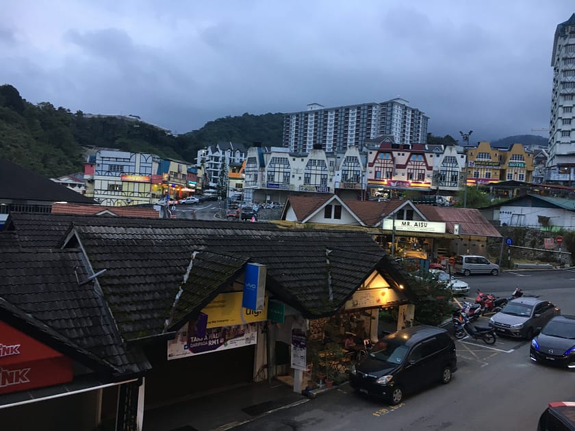 Carrers de Brinchang il·luminats de nit amb mercat nocturn – Què fer a Ipoh en un dia