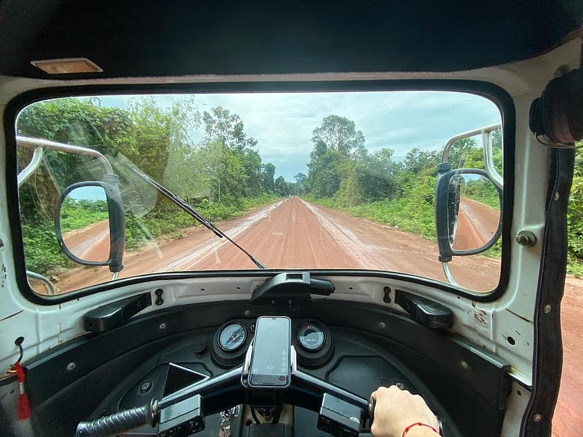 Conduint un tuk-tuk pel Parc Arqueològic d’Angkor – Què fer a Siem Reap