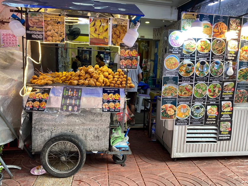 Parada ambulant de menjar al barri d’Ari durant l’últim dia a Bangkok