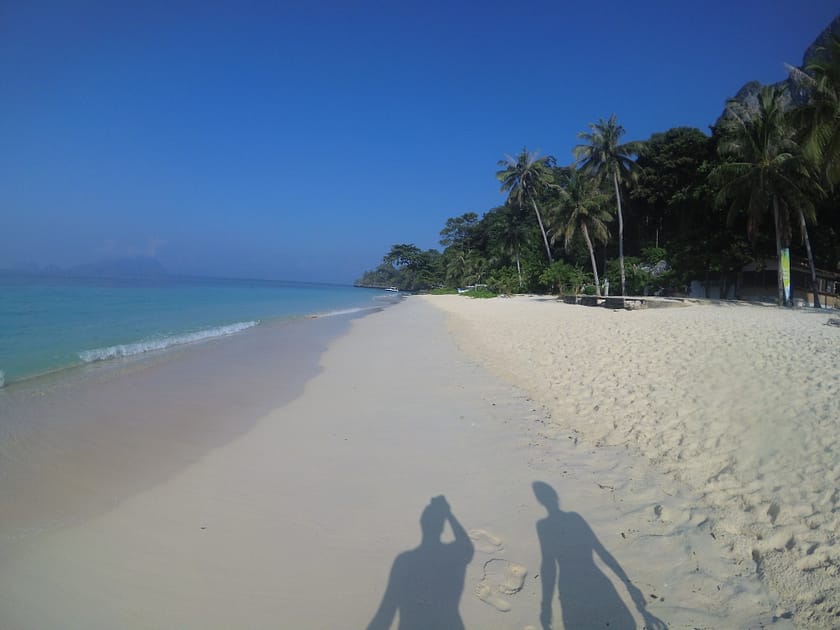 Sorra blanca i aigües turqueses a Sandira Beach, un racó imprescindible abans de descobrir com anar de Bantayan a Malapascua
