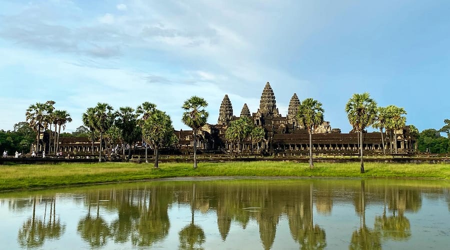 Reflexos d’Angkor Wat a l’estany al capvespre – Què fer a Siem Reap