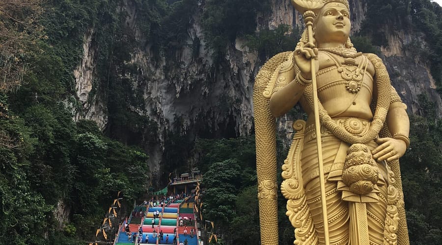 Estàtua daurada de Murugan a les Batu Caves, Kuala Lumpur.