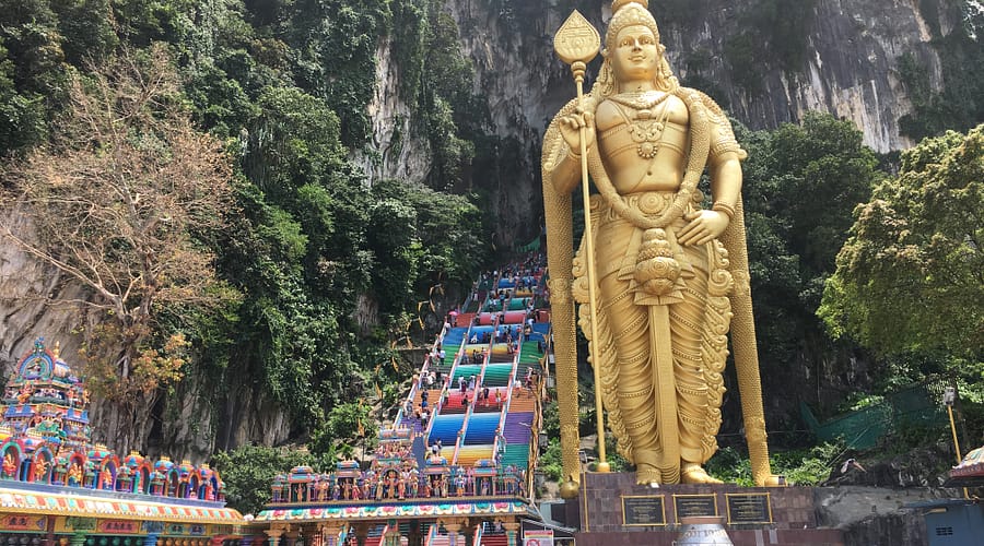 Estàtua daurada de Murugan a les Batu Caves, Kuala Lumpur.
